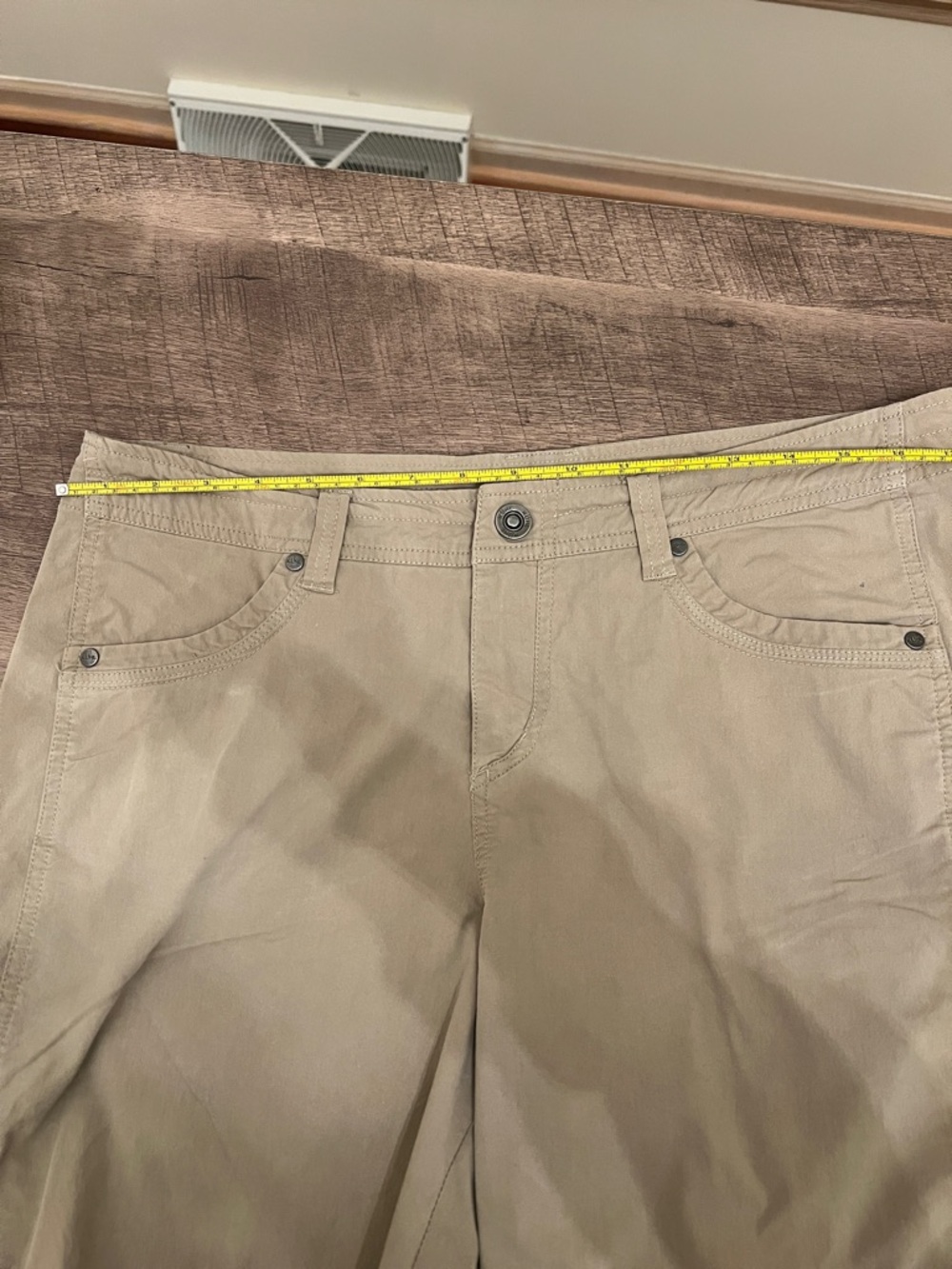 KÜHL Khaki Shorts – Good Condition women’s size 12 - Picture 11 of 11